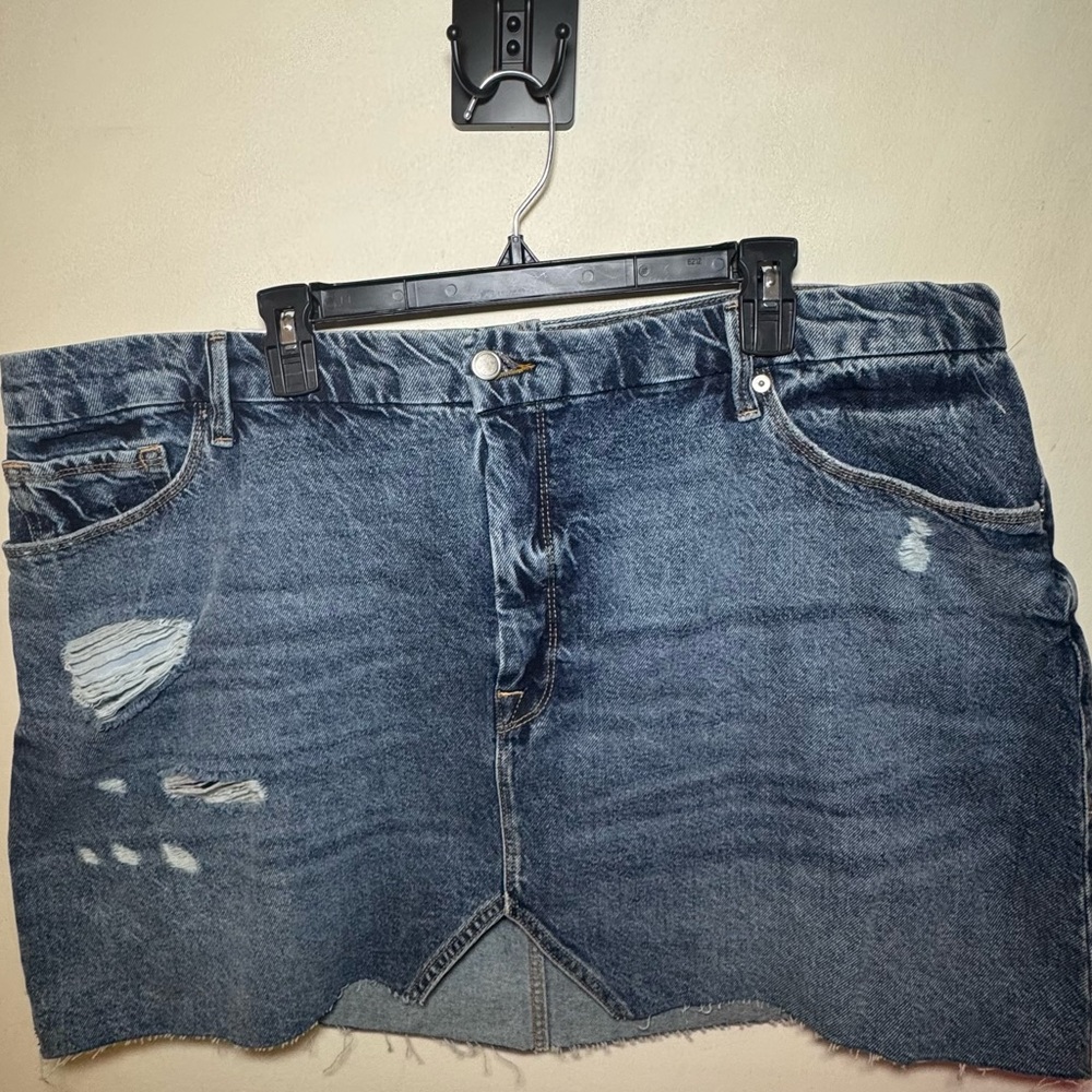 NEW….Good American Denim Mini Skirt size 18